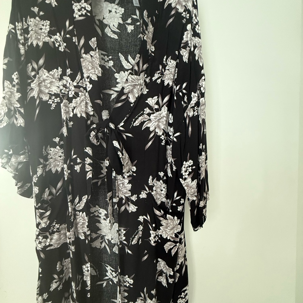 Spiritual Gangster Black and White Floral Long Sleeve Kimono Top